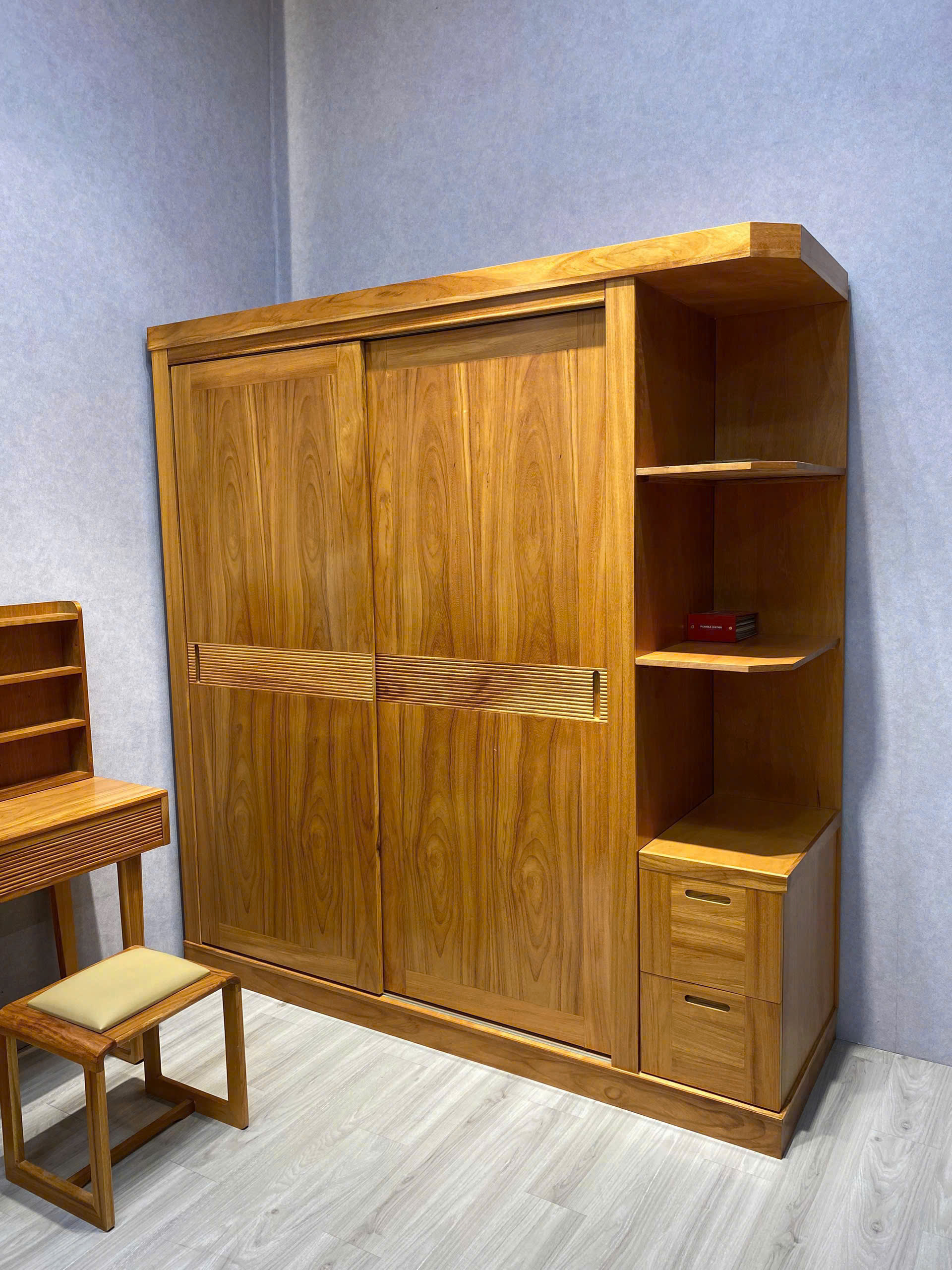 Tủ áo gõ vàng cánh trượt có góc TAG205